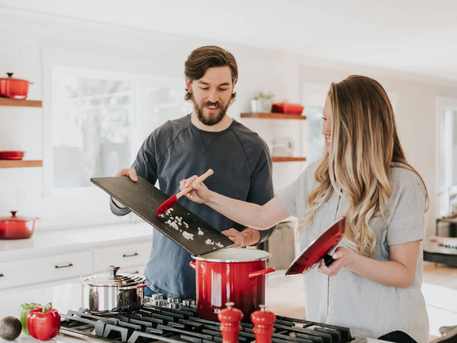 Giúp vợ việc nhà, đàn ông có nên làm?