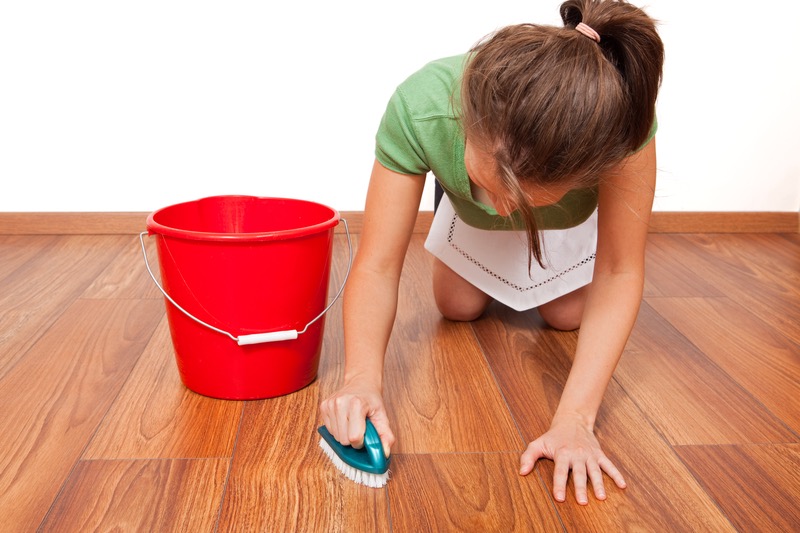Cách tẩy vết bẩn trên sàn nhà dễ dàng