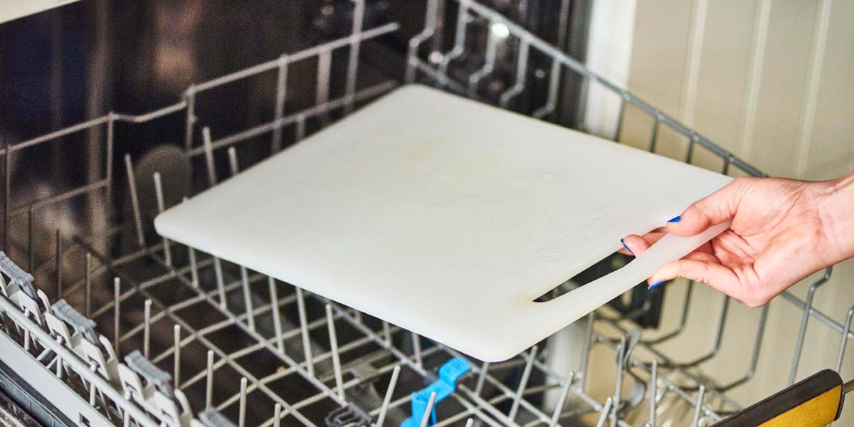 Cách làm sạch thớt nhựa hiệu quả, hết sạch nấm mốc